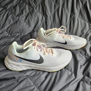 Nike Revolution 6 Next Nature Premium Running Shoes Womens 10 White/Gray/Thistle